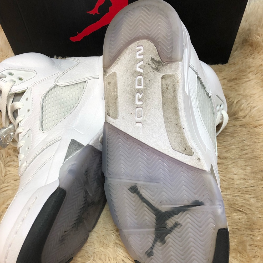 Retro 5 Jordan’s 💋make me and offer 💋reasonable - Picture 4 of 8